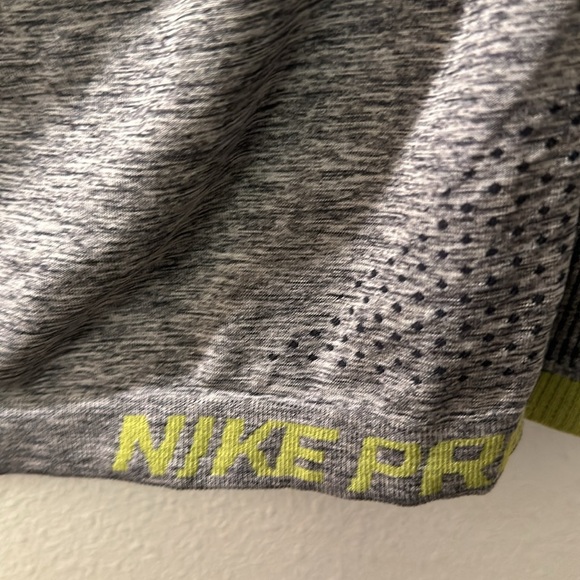 Nike Pro hooded top - Picture 2 of 7